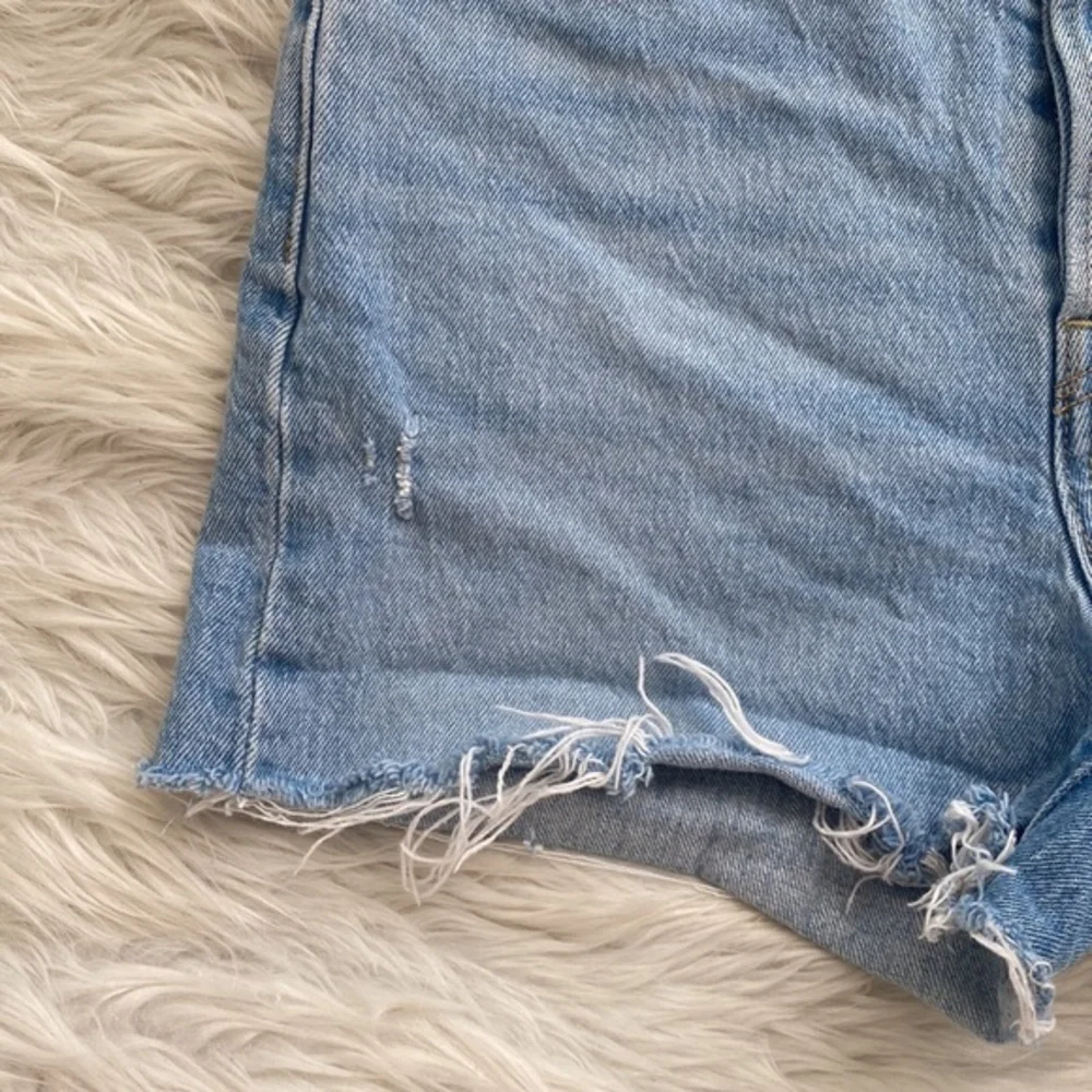 Levi’s |‎ Ribcage Denim Shorts